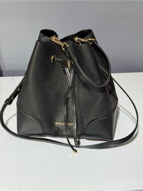 MICHAEL KORS Black Leather Drawstring Bucket Shoulder Bag with Gold Hardware